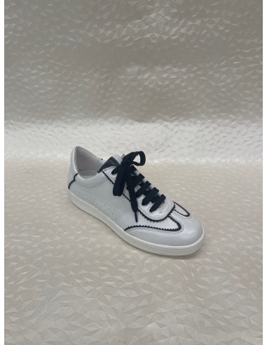 Sneakers Allacciata Donna Nappa Perlata Bianca con Profili Neri – Bettin Calzature
