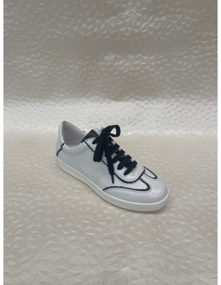 Sneakers Allacciata Donna Nappa Perlata Bianca con Profili Neri – Bettin Calzature