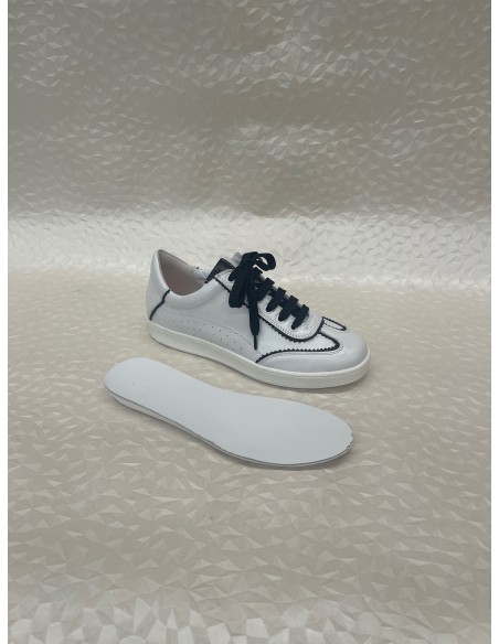Sneakers Allacciata Donna Nappa Perlata Bianca con Profili Neri – Bettin Calzature