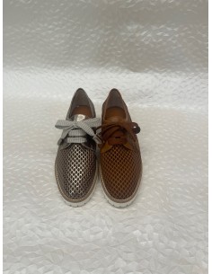 Stringata Donna Traforata Laminato Alba o Nappa Cuoio – Fondo Gomma – Bettin Calzature