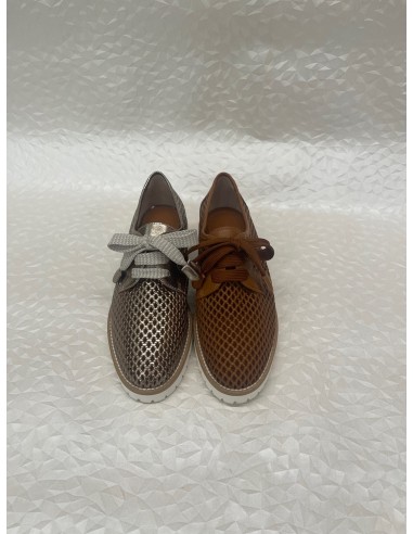 Stringata Donna Traforata Laminato Alba o Nappa Cuoio – Fondo Gomma – Bettin Calzature