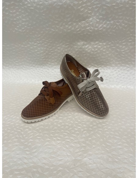 Stringata Donna Traforata Laminato Alba o Nappa Cuoio – Fondo Gomma – Bettin Calzature